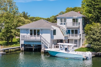 818 S Main St, Centerville, MA 02632
