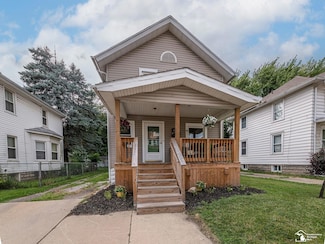 417 Fern Ct, Monroe, MI 48162
