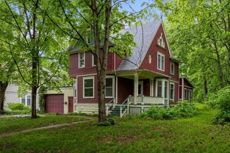320 College Blvd SW, Mount Vernon, IA 52314