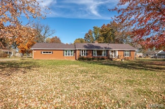 1015 E Clark St, Litchfield, IL 62056