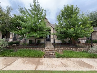 302 Julia Ln, Euless, TX 76040