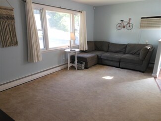 33 Alder Ct, Manchester, NH 03103