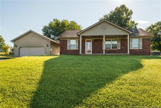 513 N Cress Dr, Pekin, IN 47165