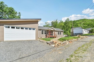 9 Circle Dr, Black Mountain, NC 28711