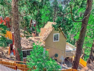 23624 Scenic Dr, Crestline, CA 92325