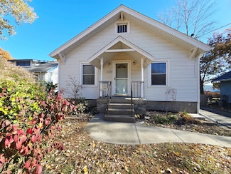 2009 Glenbrook Dr, Des Moines, IA 50316