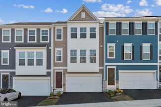 18271 Summit Pointe Dr, Triangle, VA 22172