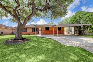 5819 Anaqua Dr, Houston, TX 77092