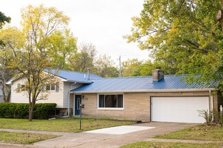 704 E Mumford Dr, Urbana, IL 61801