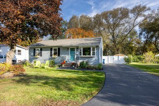 24 Cleveland St, Saco, ME 04072