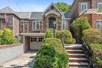 64-23 Alderton St Unit PH, Rego Park, NY 11374