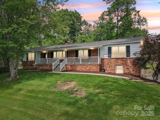 68 Broyles Rd, Hendersonville, NC 28791
