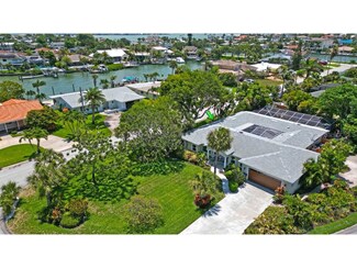 3207 Hibiscus Dr W, Belleair Beach, FL 33786