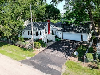 105 W C St, Delavan, IL 61734