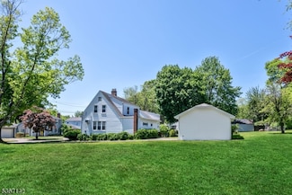 37 Hawthorne Ave, Morris Plains, NJ 07950