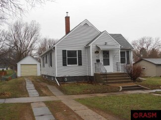 121 W 10th St, Blue Earth, MN 56013