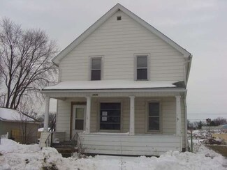 1681 Solfisburg Ave, Aurora, IL 60505