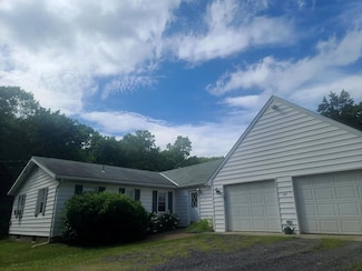 49 Old Farm Rd, Rhinebeck, NY 12572