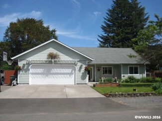 1022 SW 2nd Ave, Mill City, OR 97360