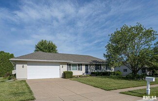 320 N Century St, Walcott, IA 52773