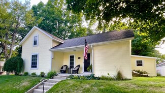 383 S Rutledge St, Pentwater, MI 49449