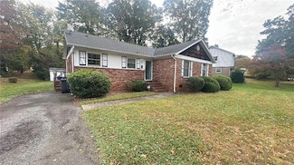 3709 Whitfield Rd, Winston Salem, NC 27105