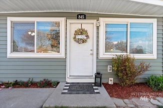 845 S 13th E, Mountain Home, ID 83647