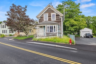 39 Shores St, Taunton, MA 02780