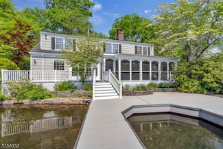 157 Lake End Rd, Newfoundland, NJ 07435