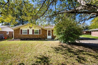 2361 Greentree N, Clarksville, IN 47129