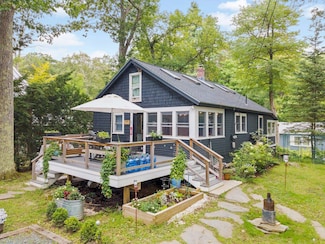 8 Snow Rd, Newbury, NH 03255