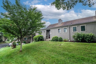 227 Shoshoni Ln Unit B, Stratford, CT 06614