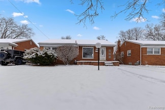 6690 Deering St, Garden City, MI 48135