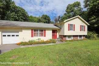 38 Roxanne Blvd, Highland, NY 12528