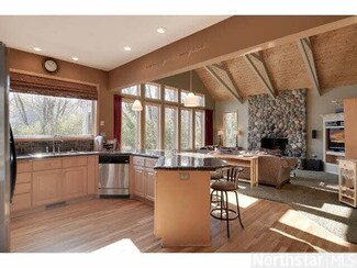 22075 22075 Bracketts Rd, Shorewood, MN 55331