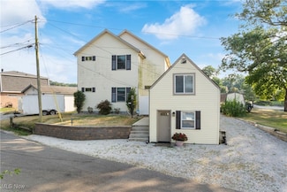 576 Saunders Ave, Akron, OH 44319