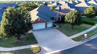 2629 SE 7th St, Moore, OK 73160