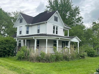 510 N McLeansboro St, Benton, IL 62812