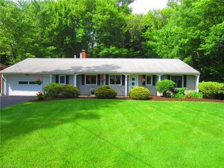 6937 Ravine Dr, Gates Mills, OH 44040