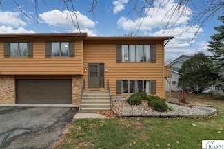 1551 Pleasant View Dr, North Mankato, MN 56003