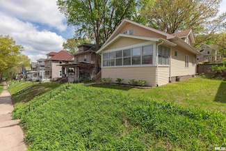 1037 22nd St, Rock Island, IL 61201