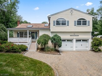 2 Buckingham Rd, Lake Hiawatha, NJ 07034