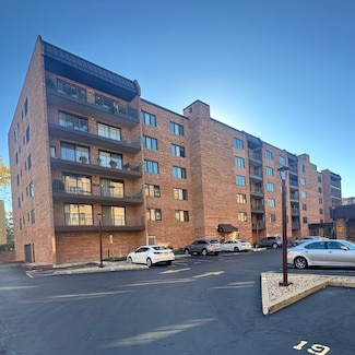 905 Center St Unit B208, Des Plaines, IL 60016