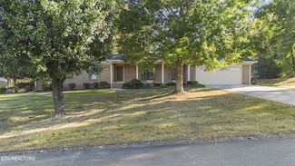 1004 Greenway Ln, Etowah, TN 37331