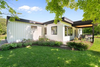 31 Red Tail Ln, West Brattleboro, VT 05301