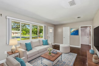 104 Navarre St, Gulf Breeze, FL 32561