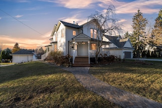 604 N State St, Howell, MI 48843