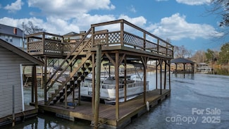 3910 6th St NW, Hickory, NC 28601