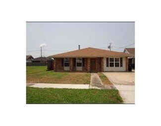 2900 Mayflower St, Meraux, LA 70075