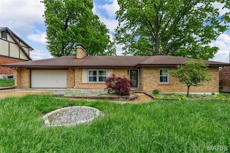 135 Tanzberger Dr, Saint Louis, MO 63129